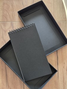 Notes w czarnym pudełku - 30 stron